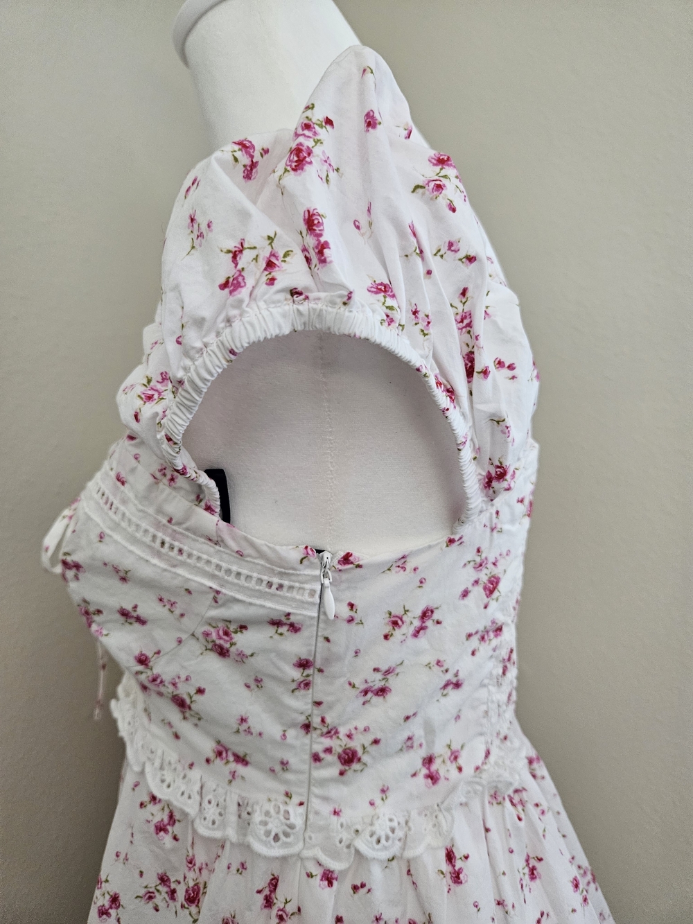 Forever 21 White Dress with Pink Floral Print and Lace-Up Bodice - Picture 5 of 11